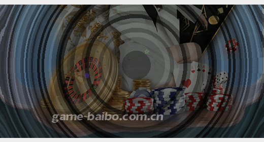 暮色中湖面泛着金光